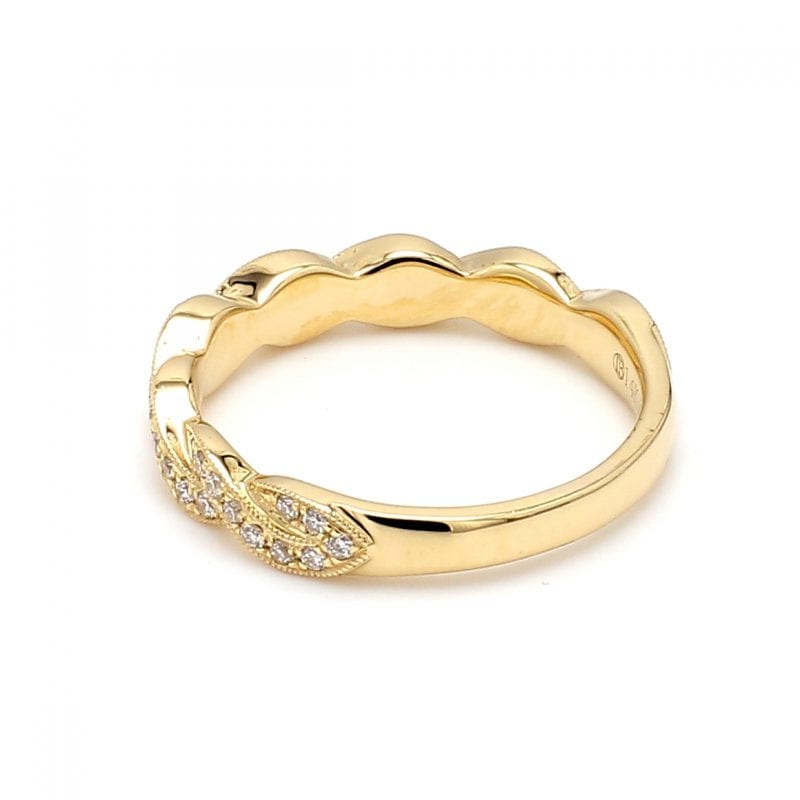 Sleek and Polished Men's Gold Ring