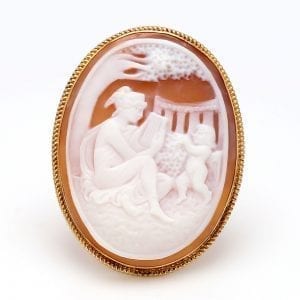 Bailey's Estate Carved Cameo Pin in 9k Yellow Gold