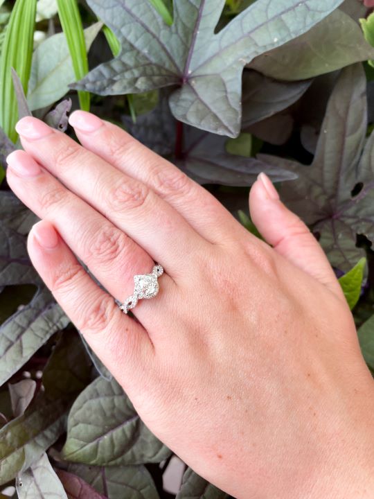 3 Ways to Maximize Your Budget for a Bigger Engagement Ring, According to  Jewelry Consultant