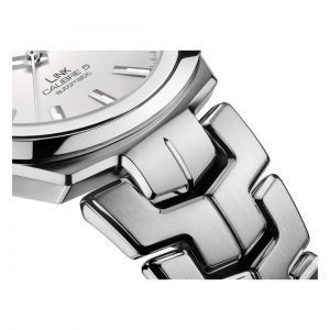 Close up link view on the Tag Heuer 41mm Link Watch