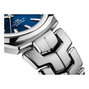 View of the links on the Tag Heuer 41mm Link Watch