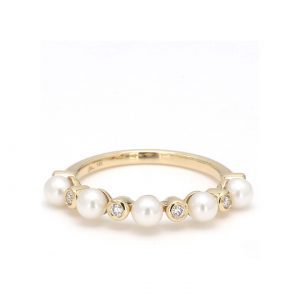 Alternating Cultured Pearls and Bezel Set Diamond Ring
