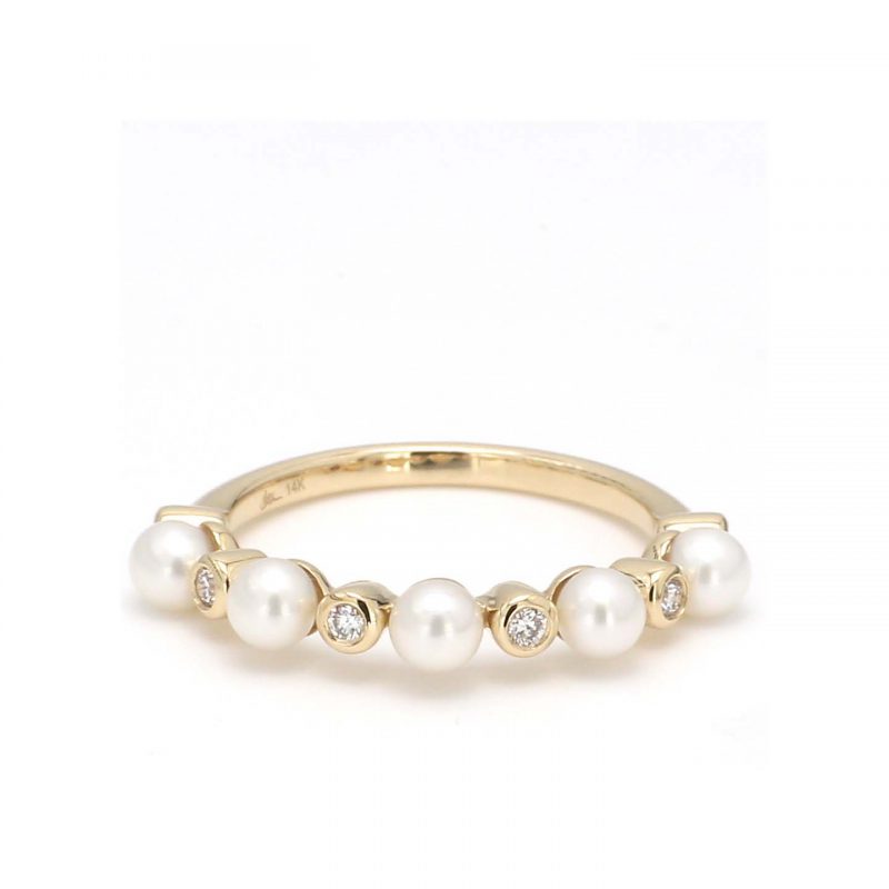 Alternating Cultured Pearls and Bezel Set Diamond Ring