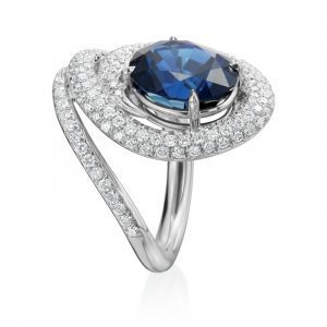 Gumuchian 18kt White Gold Diamond Oval Blue Sapphire Maze Ring