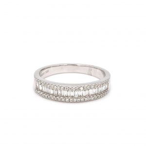 Round and Baguette Cut 0.47k Diamond Ring