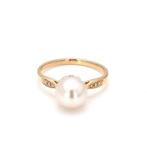 Single Pearl and Diamond Ring